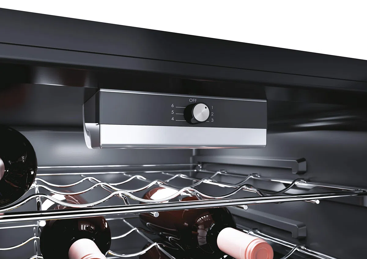 Candy DiVino CWC150EM/N Cantinetta Vino Refrigerata 41 Bottiglie Luci LED Anti UV Acciaio Inox Porta Reversibile 39 dBa 49x55x84.5 cm Nero