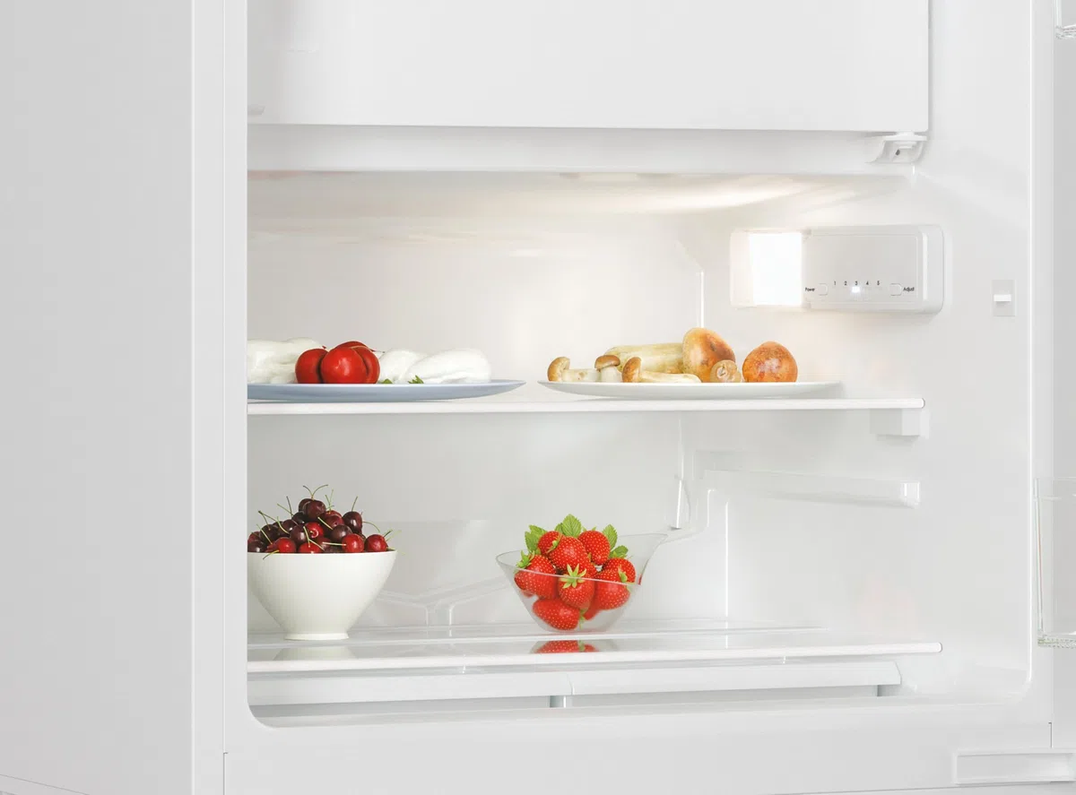 Candy CM4SE68W - Frigorifero da incasso con congelatore, porta a traino, 16 litri, 2 ripiani in vetro