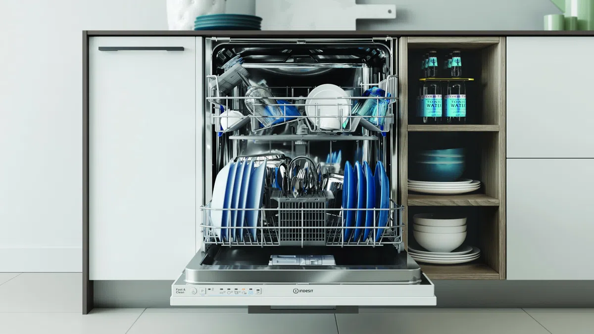 Indesit IN2IE14CNP80 Lavastoviglie A Scomparsa Totale, 60 Cm, 49 dBA, 14 Coperti, 5 Programmi, Lavaggio Fast&Clean 28 Minuti, Funzione Push&Go, Vasca In Acciaio Inox, Classe Energetica E