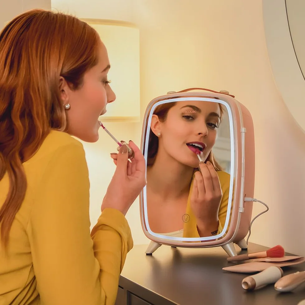 Cecotec Frigorifero Piccolo per Cosmetici 6L CoolingBeauty 6000 Mirror Rose. Mini Frigorifero con Porta con Specchio Esterno, Luce LED con 3 Intensità, Raffreddamento fino a 10ºC