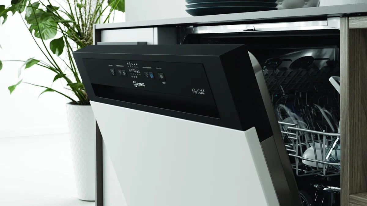 INDESIT I3B L634 B LAVASTOVIGLIE 2024 SEMI INCASSO NO PANNELLO SCOMPARSA PARZIALE 14 COPERTI CLASSE D NERO