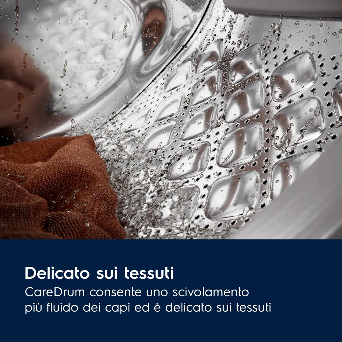 Electrolux Lavatrice Frontale Serie 700 SteamCare EW7F39, 9 kg, Classe A, Programma Vapore Refresh, QuickCare 69 min, Tecnologia SensiCare+, CareDrum, 74 dB, 847x596x572 mm
