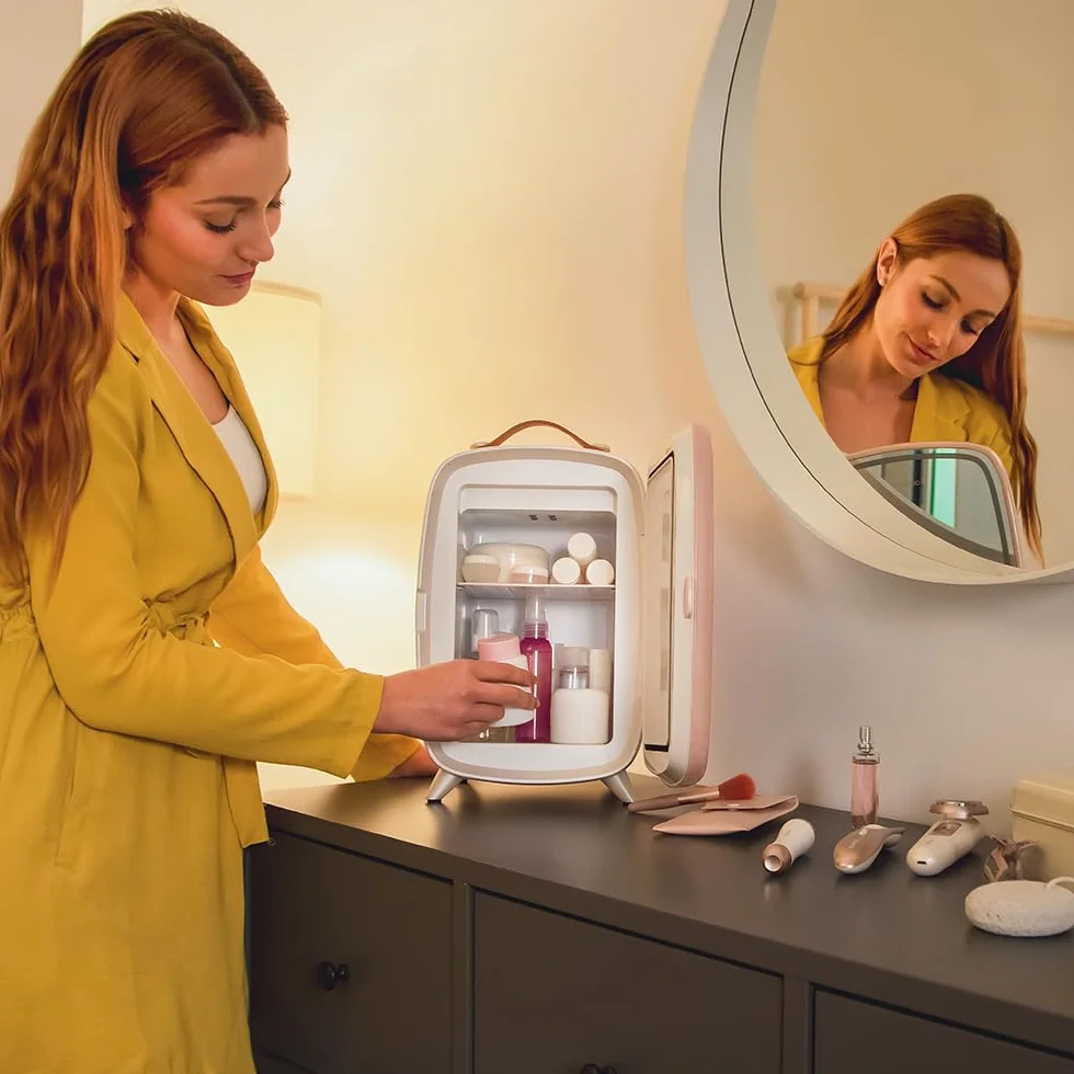 Cecotec Frigorifero Piccolo per Cosmetici 6L CoolingBeauty 6000 Mirror Rose. Mini Frigorifero con Porta con Specchio Esterno, Luce LED con 3 Intensità, Raffreddamento fino a 10ºC