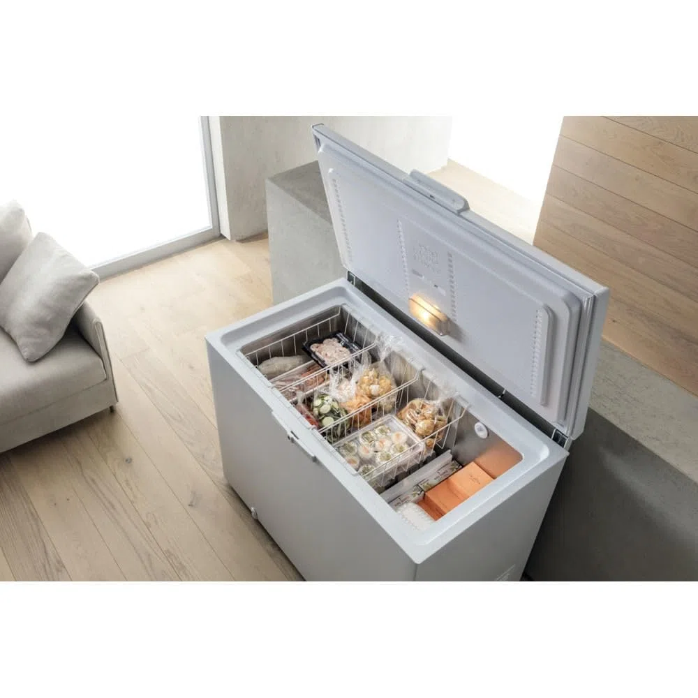 Whirlpool WHE39352 FO, Congelatore A Pozzetto, 390 L, 91,6x140,5x69,8 cm, Tecnologia FastFreezing, Bianco