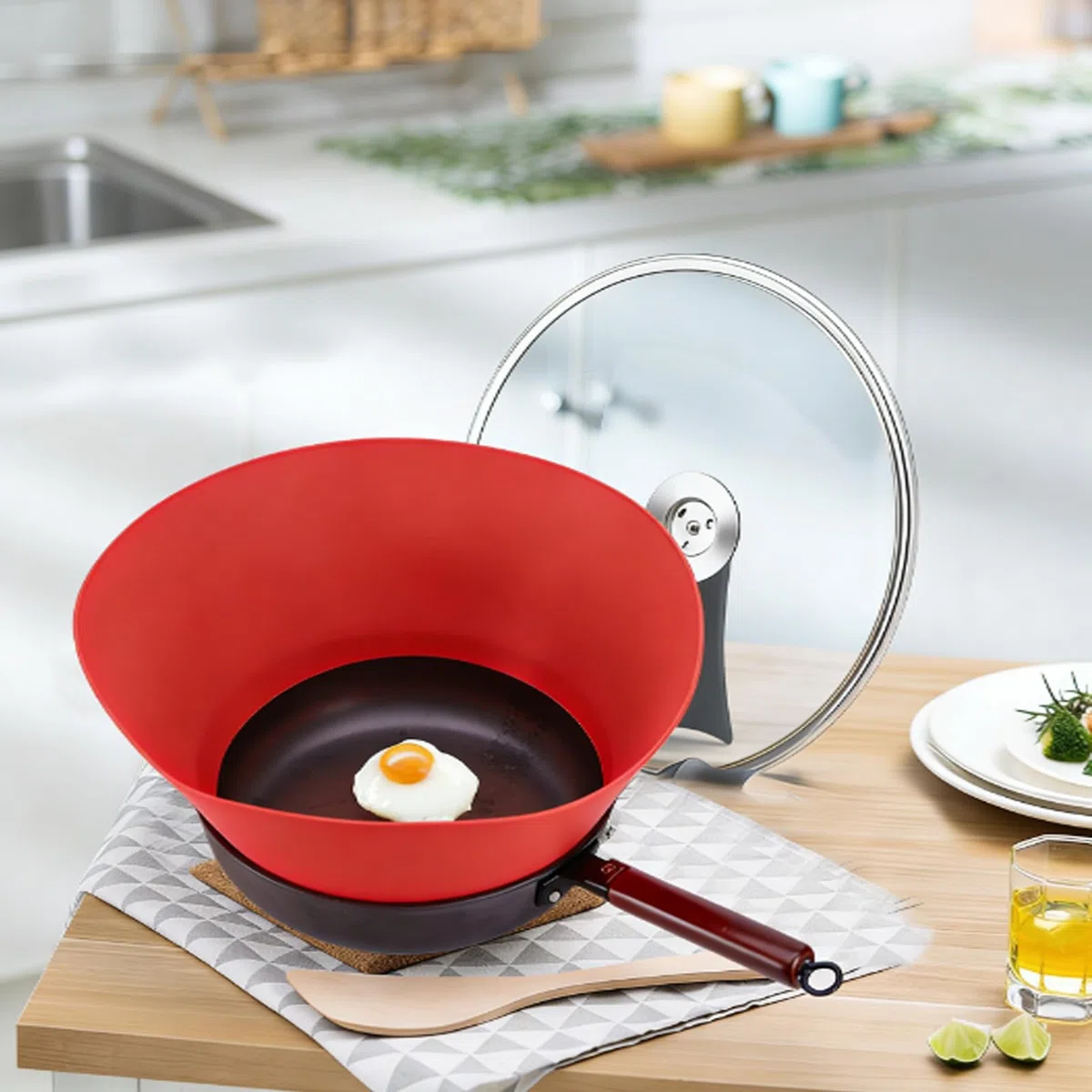 2 paraspruzzi in silicone per padelle, imbuto anti-olio regolabile, alternativa allo schermo pieghevole, per uso alimentare e resistente al calore, rosso