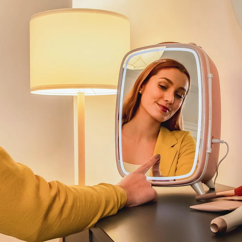 Cecotec Frigorifero Piccolo per Cosmetici 6L CoolingBeauty 6000 Mirror Rose. Mini Frigorifero con Porta con Specchio Esterno, Luce LED con 3 Intensità, Raffreddamento fino a 10ºC