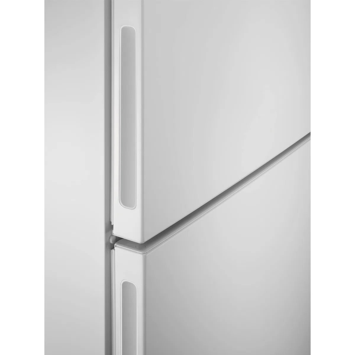Electrolux LTB1AE24W0 - Frigorifero Congelatore 206 L ColdSense con Sensori Temperatura, LowFrost Meno Ghiaccio, FastFreeze Congelamento Rapido, Comandi Elettronici, 1485x580x567 mm, Classe E, Bianco